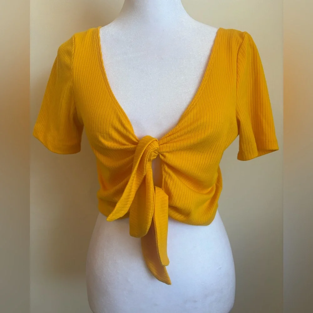 Small Urban Outfitters Yellow Tie Front Cropped Top - Picture 2 of 10